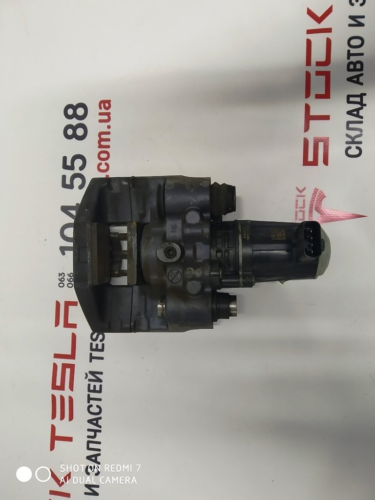 1 Höger parkeringsbromsok esla Model S, Model S REST, Model X 1021250-00-F